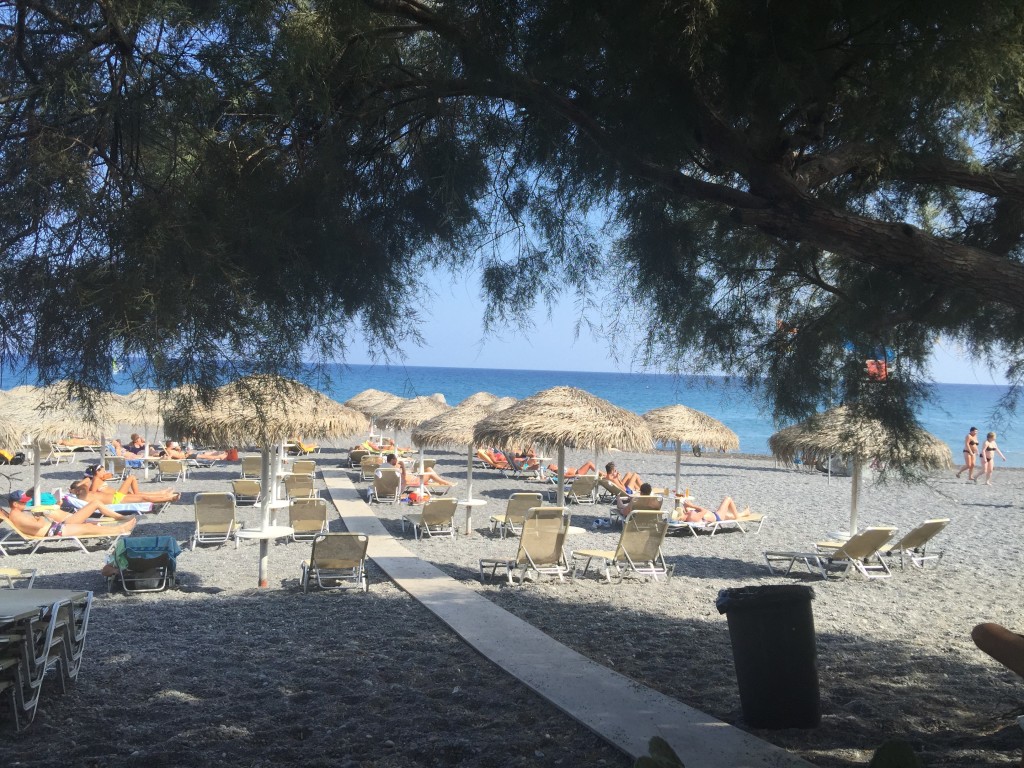 santorini_kamari_beach